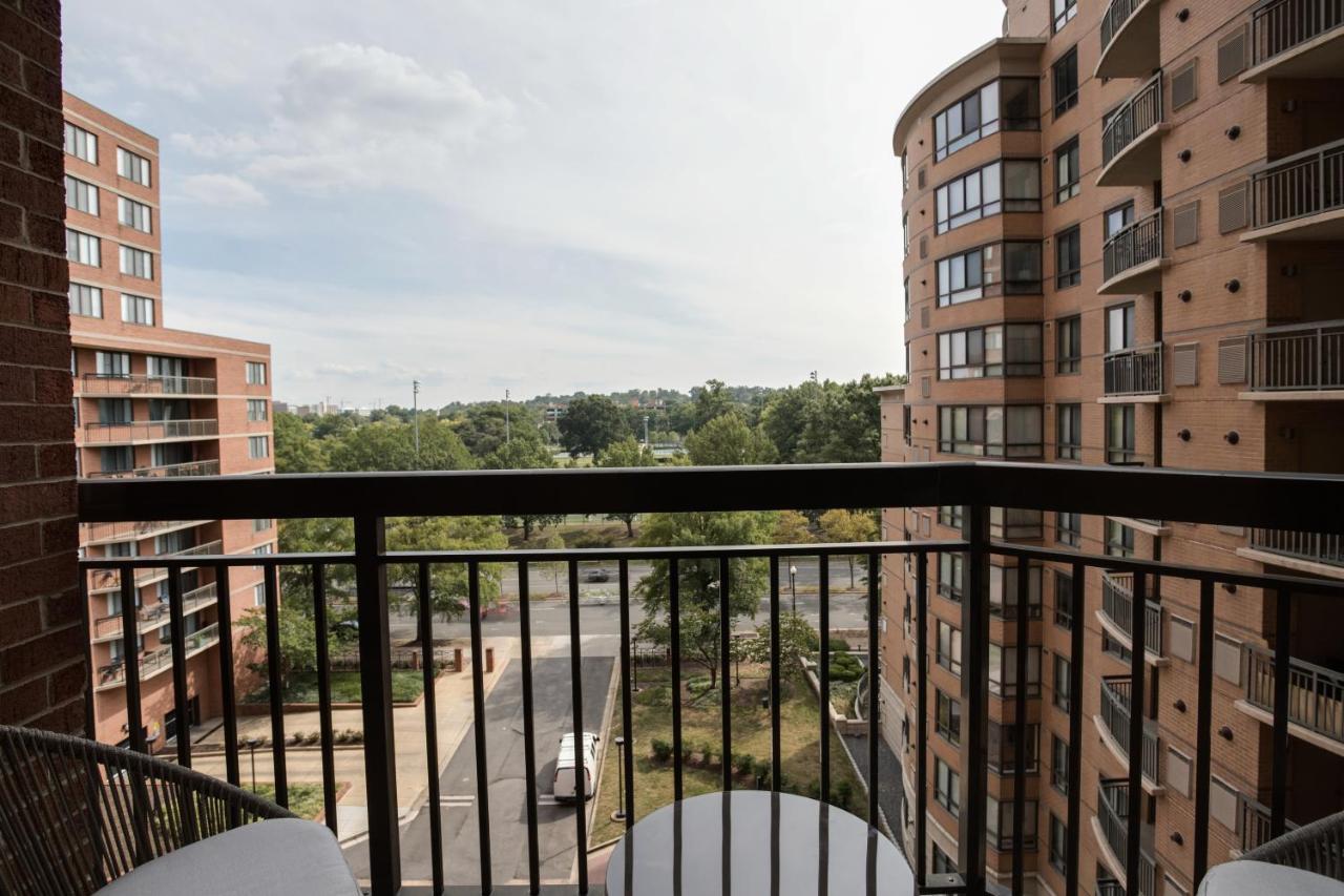 Stylish And Charming Apartment In Pentagon City Arlington Esterno foto